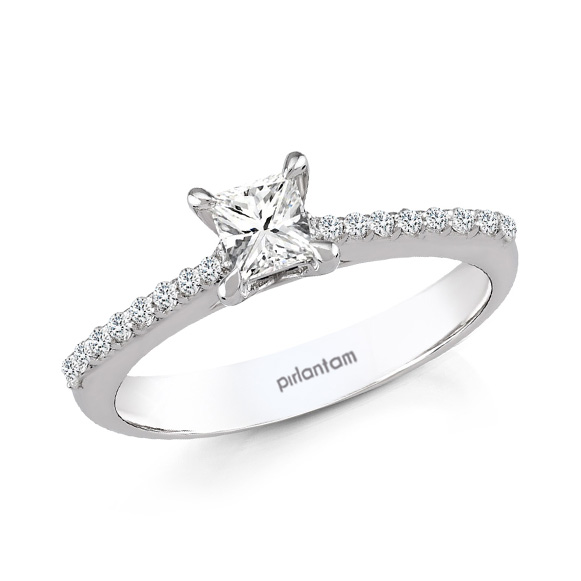0.50 ct. Prenses Pırlanta Tektaş Yüzük